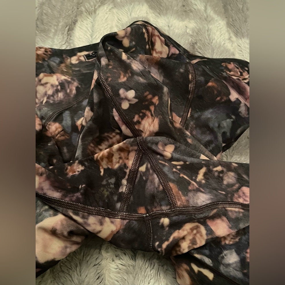 Lululemon Speed Up Tight Size 6 - Picture 9 of 10